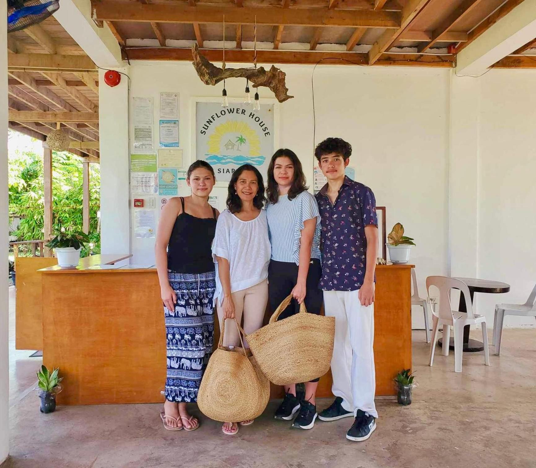 Siargao Sunflower Suites General Luna  Dış mekan fotoğraf